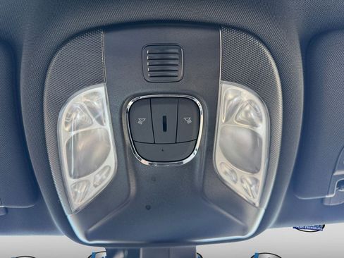 Used 2025 Jeep Compass Latitude AWD/4WD image 18