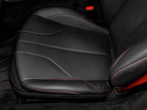 Used 2025 Aston Martin V8 Vantage Coupe image 46