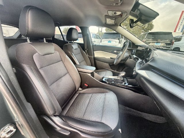 Used 2025 Chevrolet Trax LT FWD image 26