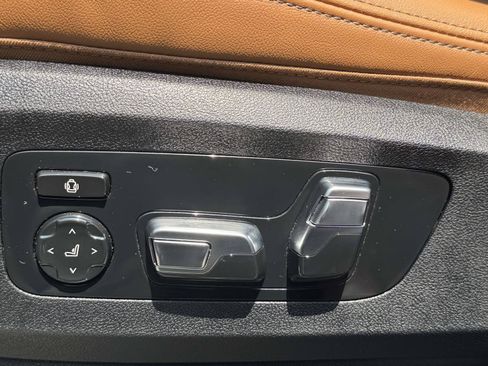Used 2025 BMW X7 xDrive40i w/ M Sport Package AWD/4WD image 31
