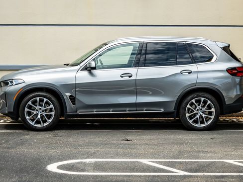 Used 2026 BMW X5 xDrive40i w/ Climate Comfort Package AWD/4WD image 4