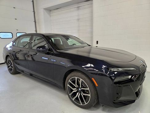 New 2025 BMW 760i xDrive w/ Executive Package image 7