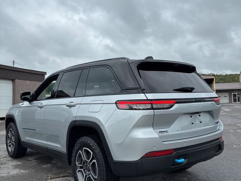 Used 2022 Jeep Grand Cherokee Trailhawk w/ Luxury Tech Group III AWD/4WD image 3
