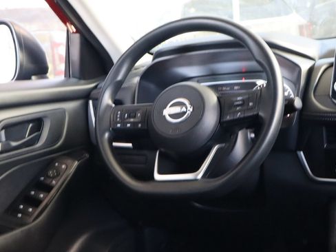 Used 2024 Nissan Rogue S FWD image 28