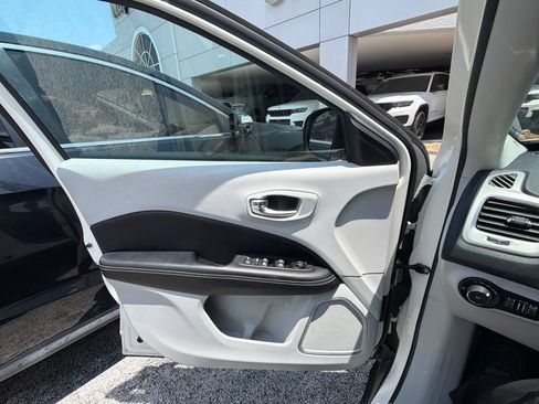 Used 2020 Jeep Compass Latitude w/ Popular Equipment Group FWD image 14