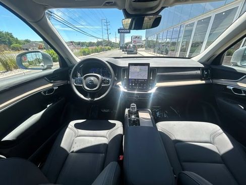 Certified 2025 Volvo XC90 B6 Plus AWD/4WD image 19