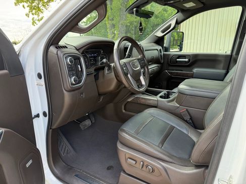 Used 2023 GMC Sierra 2500 Denali w/ Denali Ultimate Package AWD/4WD image 9