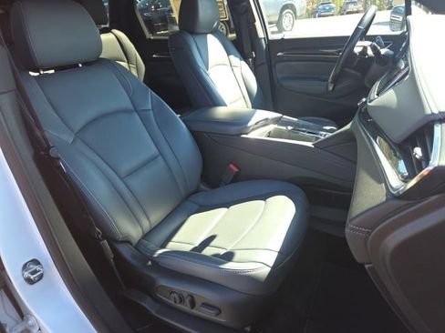 Used 2023 Buick Enclave Essence AWD/4WD image 37