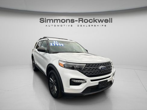 Used 2021 Ford Explorer XLT w/ Equipment Group 202A image 10