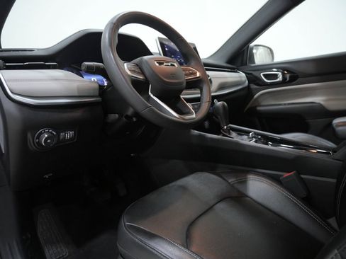 Used 2025 Jeep Compass Limited AWD/4WD image 10