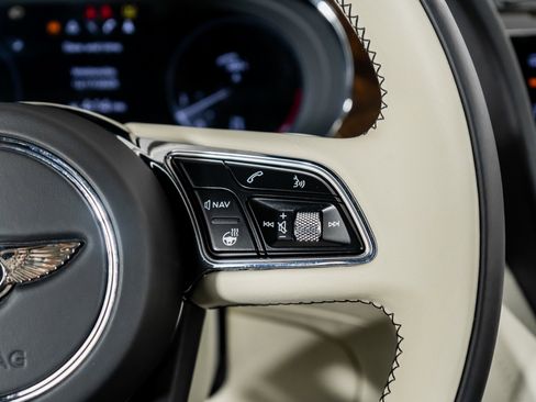 Used 2023 Bentley Bentayga Extended Wheelbase image 46