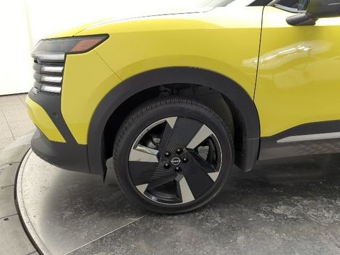 Used 2025 Nissan Kicks SR FWD image 9