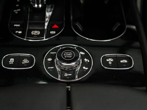 Used 2017 Bentley Bentayga image 41