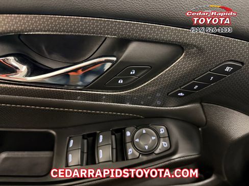 Used 2022 Chevrolet Traverse Premier w/ Redline Edition image 9