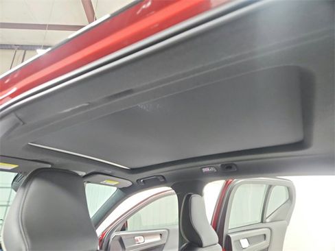 Used 2021 Volvo XC40 T5 R-Design w/ Protection Package image 22