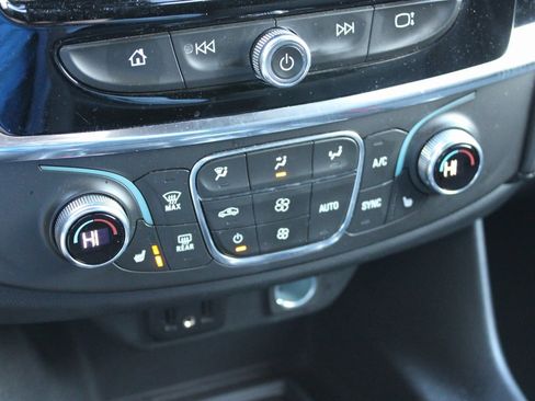 Used 2023 Chevrolet Traverse LT image 26