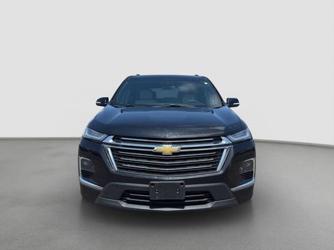 Used 2023 Chevrolet Traverse LT FWD image 2