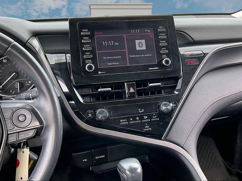 Used 2023 Toyota Camry SE image 6