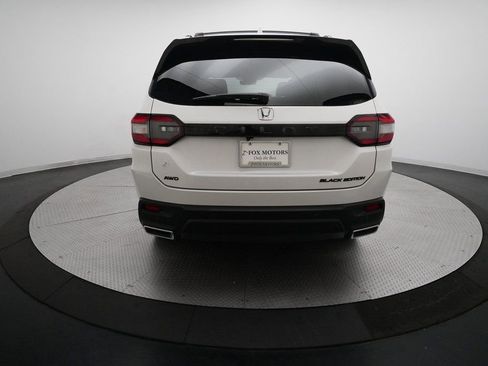 Certified 2025 Honda Pilot Black Edition image 24