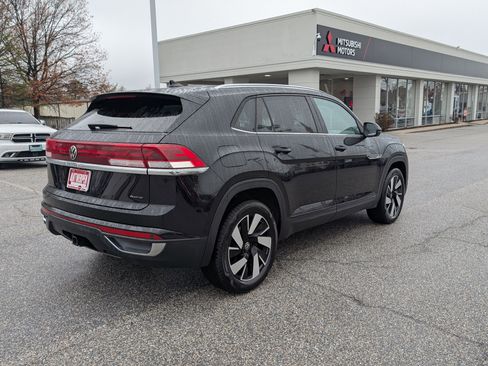 Used 2025 Volkswagen Atlas Cross Sport SE image 3