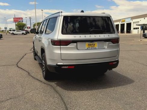 Used 2025 Jeep Wagoneer 4WD image 7