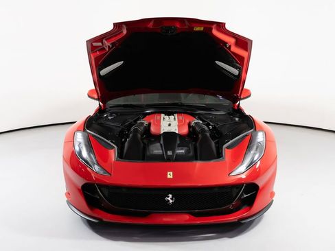 Used 2018 Ferrari 812 Superfast RWD image 9