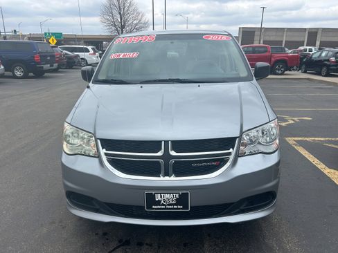 Used 2016 Dodge Grand Caravan SE w/ Quick Order Package 29E SE image 2