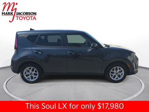 Used 2025 Kia Soul LX w/ LX Technology Package FWD image 7