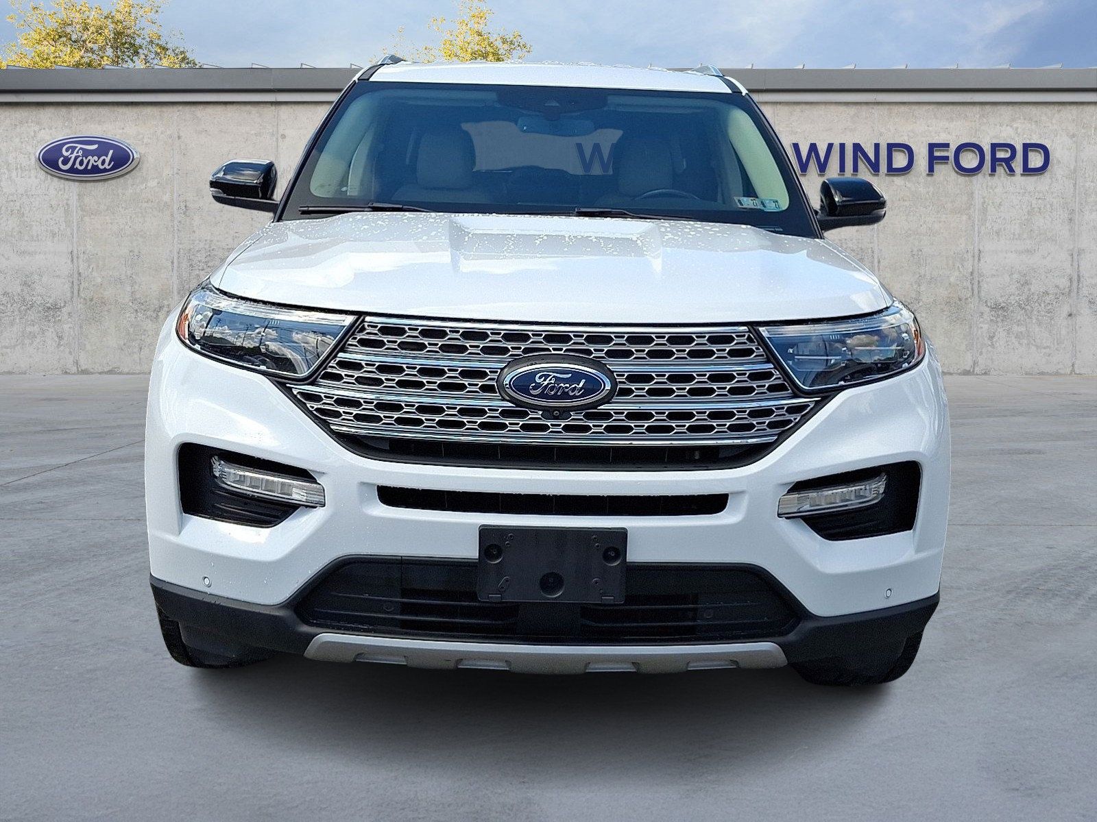Used 2021 Ford Explorer Limited w/ Equipment Group 301A AWD/4WD image 2