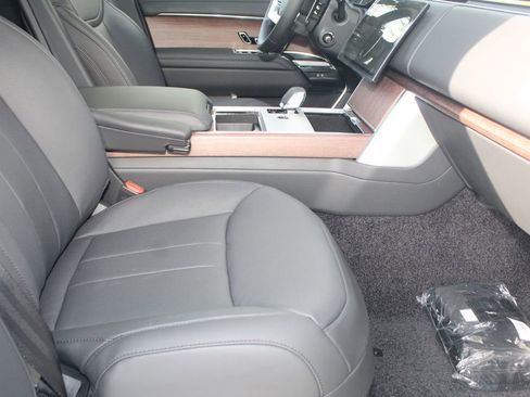 New 2026 Land Rover Range Rover Long Wheelbase SE AWD/4WD image 3