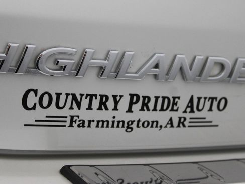 Used 2017 Toyota Highlander Limited Platinum image 39