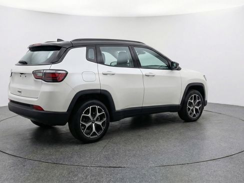 Used 2025 Jeep Compass Limited AWD/4WD image 9