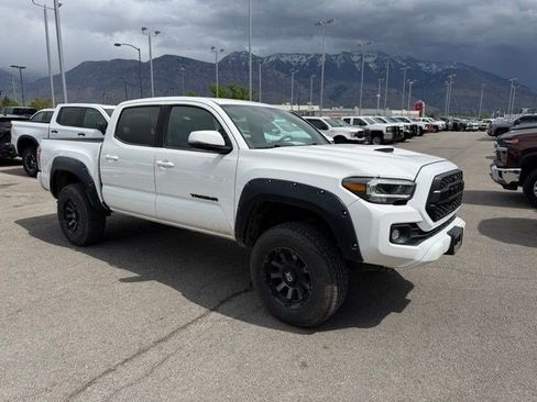 Used 2021 Toyota Tacoma TRD Sport w/ TRD Premium Sport Package image 3