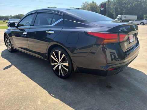 Used 2020 Nissan Altima 2.0 Platinum FWD image 6