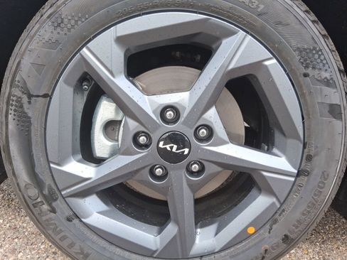 New 2026 Kia K4 FWD image 19