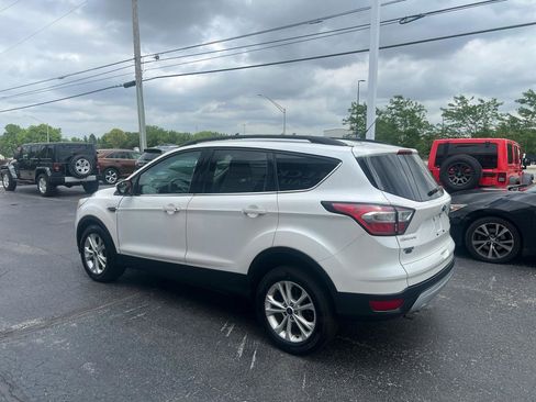 Used 2017 Ford Escape SE w/ Equipment Group 201A AWD/4WD image 3