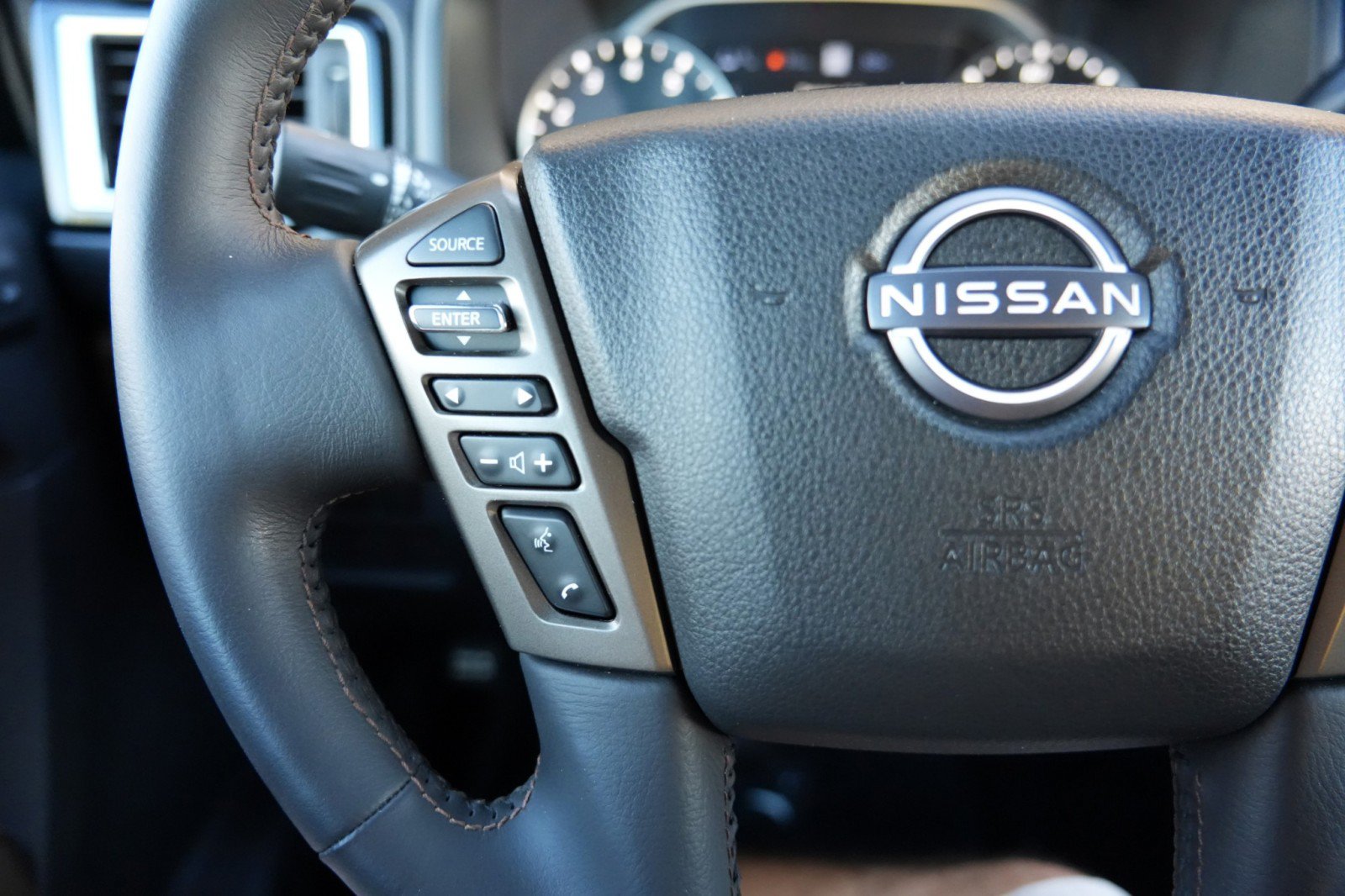 Used 2023 Nissan Titan Platinum Reserve w/ Moonroof Package AWD/4WD image 25