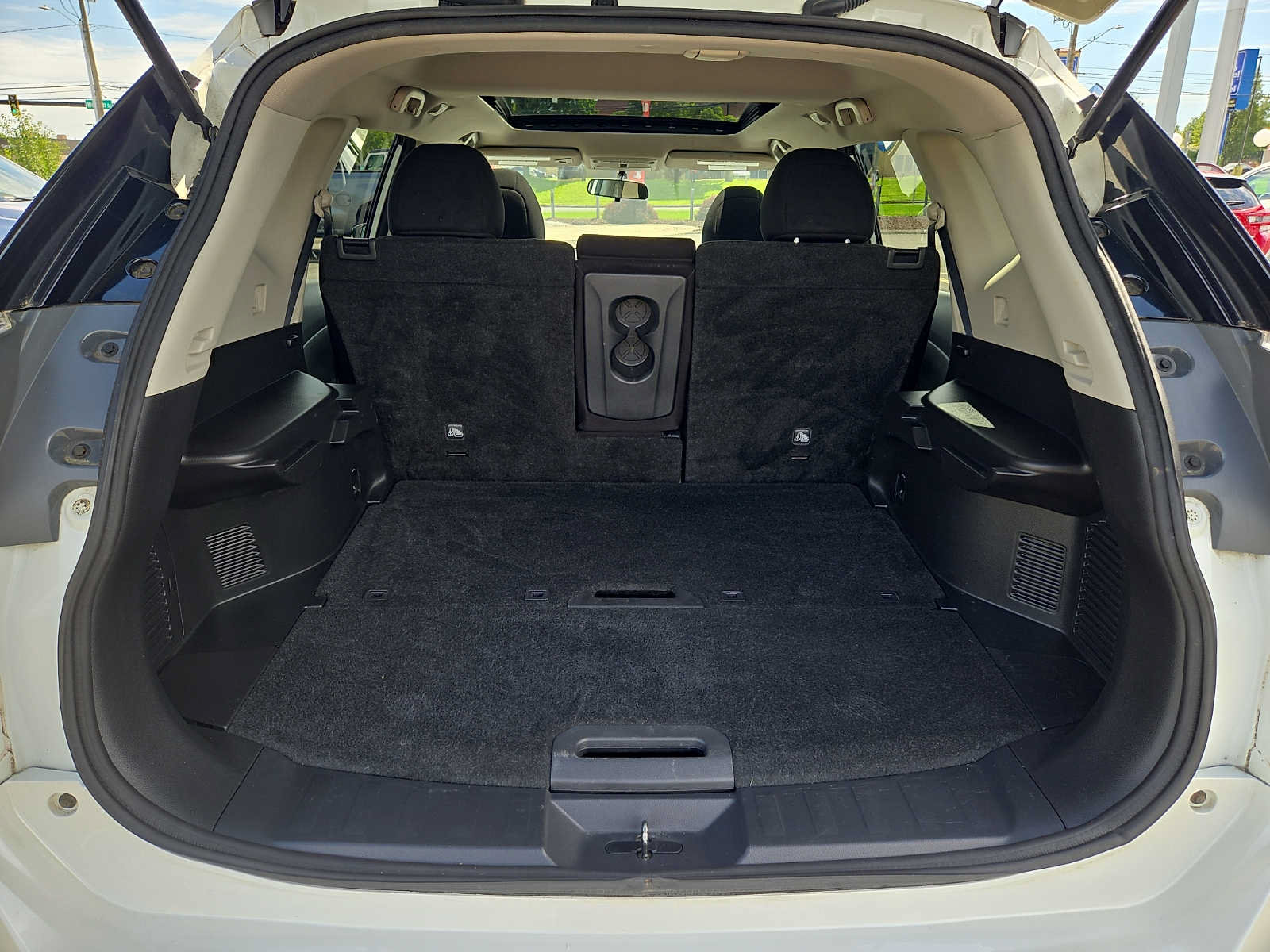 Used 2016 Nissan Rogue SV w/ SV Moonroof Package AWD/4WD image 28