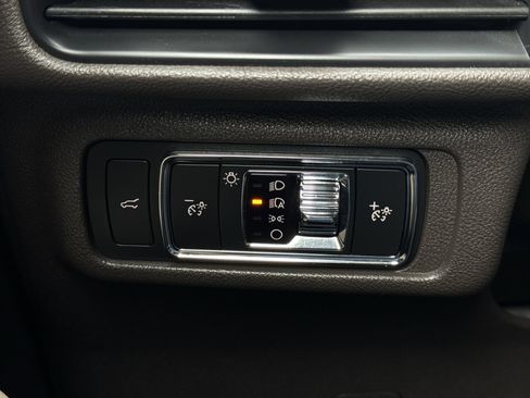 Used 2022 Lincoln Corsair FWD w/ Equipment Group 101A image 18