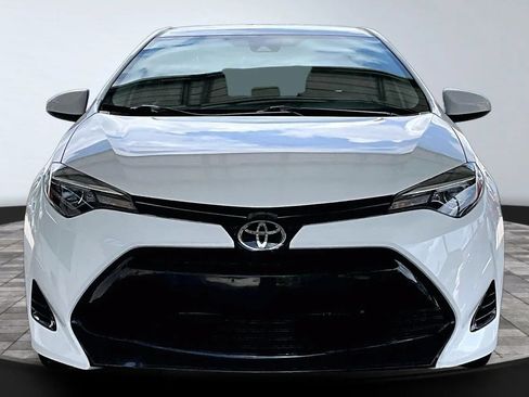 Used 2018 Toyota Corolla LE FWD image 2