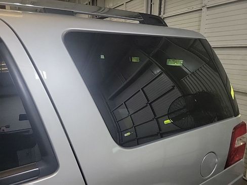 Used 2010 Ford Expedition Limited image 18