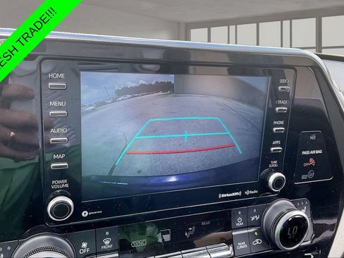 Used 2021 Toyota Highlander XLE AWD/4WD image 14