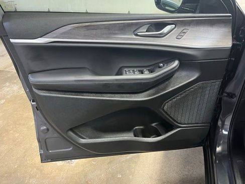 Used 2025 Jeep Grand Cherokee Limited w/ Trailer Tow Package image 13