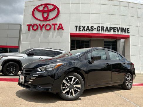 Used 2025 Nissan Versa SV FWD image 2