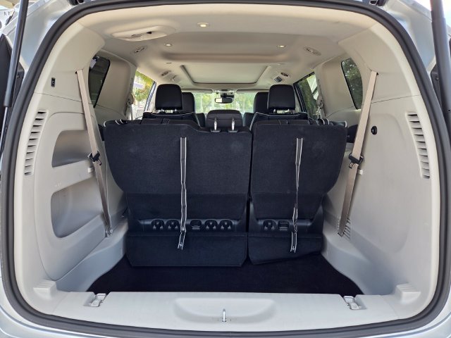 Used 2023 Chrysler Pacifica Limited FWD image 9