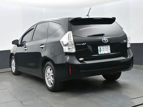 Used 2012 Toyota Prius V Three w/ Preferred Accessory Pkg FWD image 9