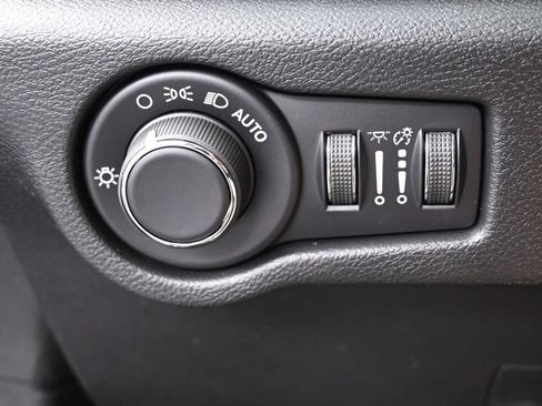 New 2027 Chrysler Pacifica Select FWD image 29