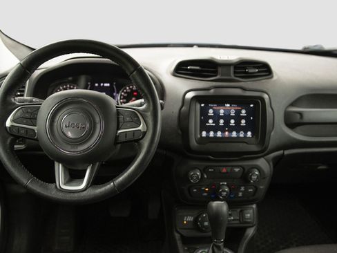 Used 2019 Jeep Renegade Latitude w/ Safety & Security Group II AWD/4WD image 3