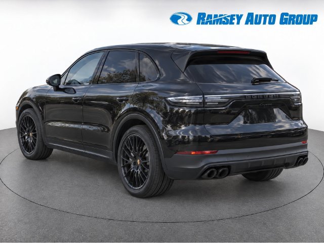 Used 2023 Porsche Cayenne AWD/4WD image 3