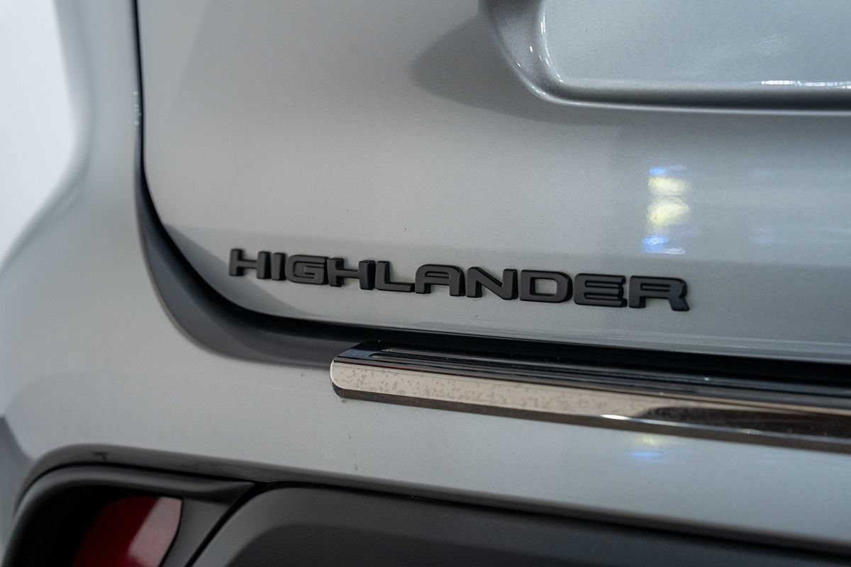 Used 2022 Toyota Highlander XLE AWD/4WD image 11